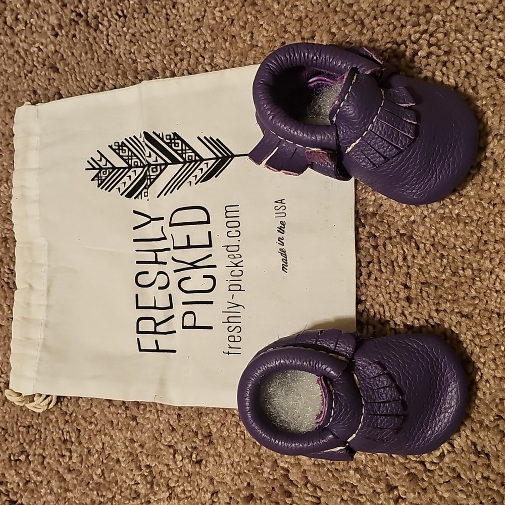 Freshly Picked Soft Leather Baby Moccasin Shoes Purple Size 2 6-12 M *K8*